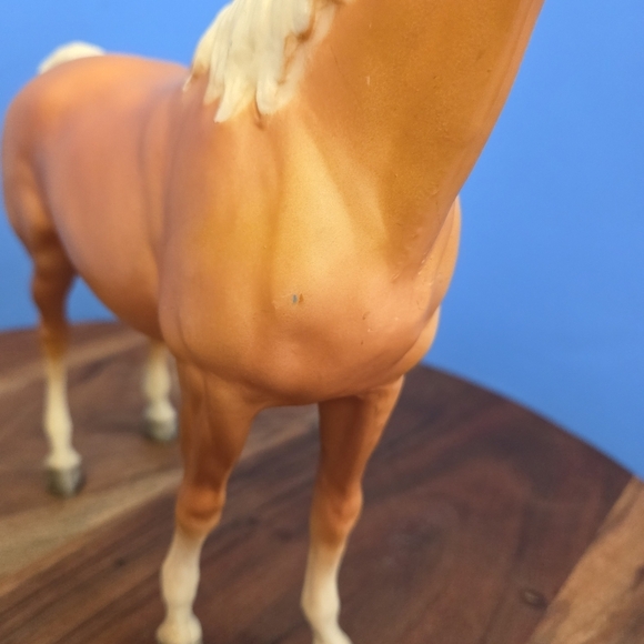Breyer 1836 Ideal Series - Palomino Geronimo 2022 RETIRED - Picture 4 of 12